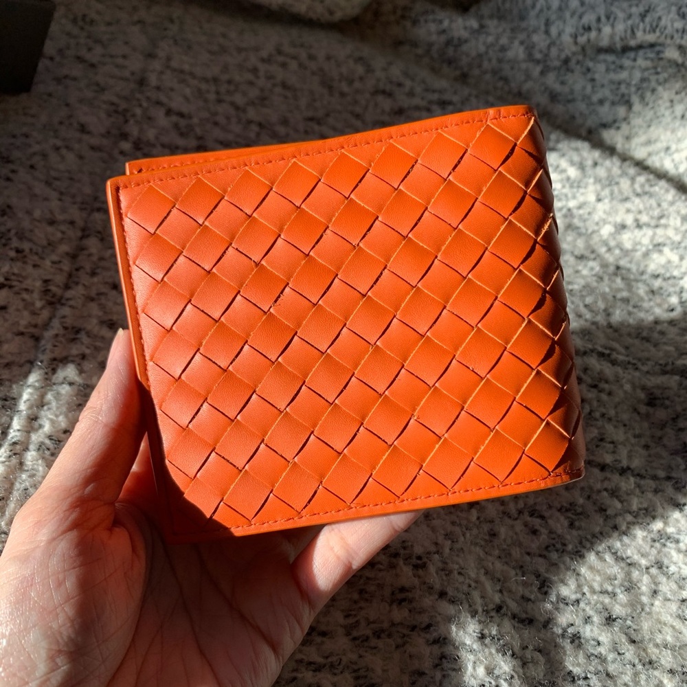 NWT Bottega Veneta Classic Introciato Calf Leather Men's Bifold Wallet Orange - Picture 2 of 7